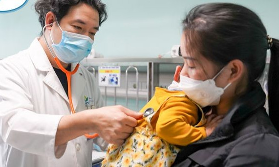 Cảnh báo trẻ hóc dị vật dịp Tết