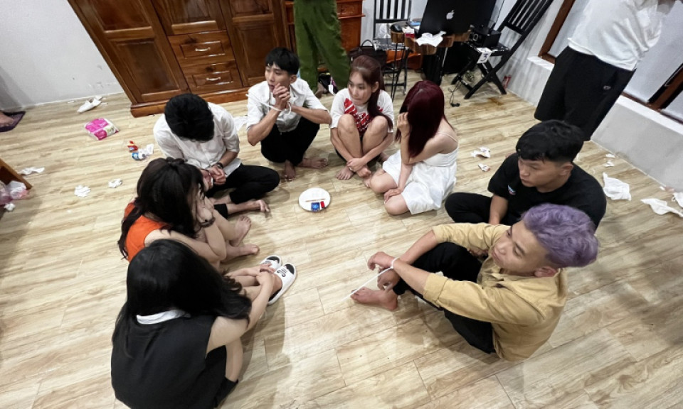 Gom tiền mua ma túy để bay lắc trong homestay