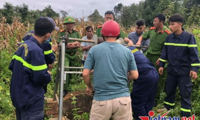 Giải cứu thành công người đàn ông sau 4 ngày rơi xuống giếng sâu 25m