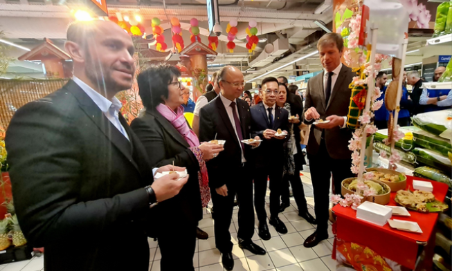 Vietnam Tet goods week held in France