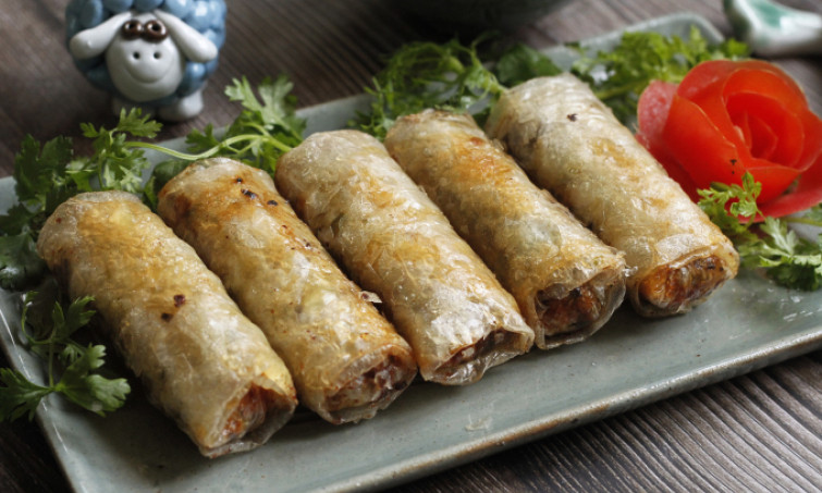 Mẹo làm nem rán giòn lâu cho ngày Tết