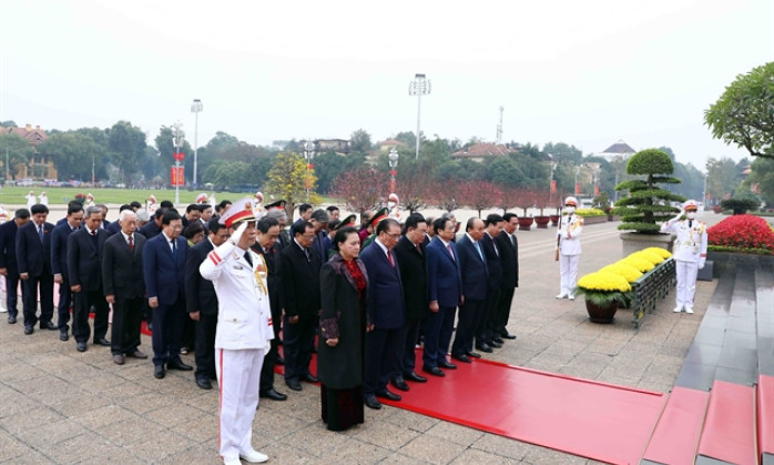 Leaders pay tribute to President Hồ Chí Minh on Tết occasion