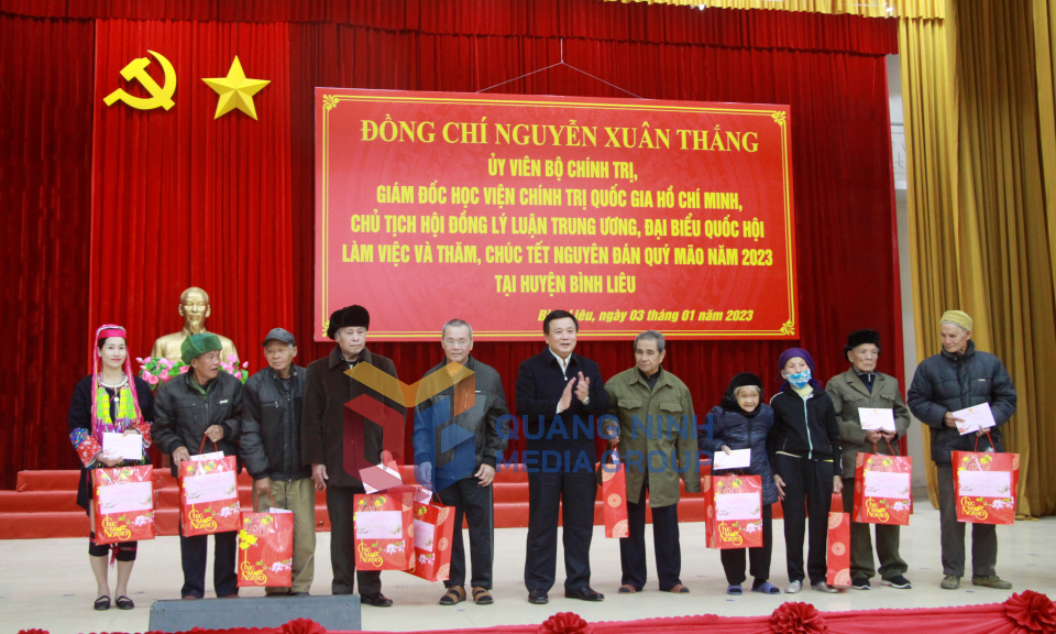 Ủy viên Bộ Chính trị Nguyễn Xuân Thắng thăm, chúc Tết tại huyện Bình Liêu, tháng 1-2023
