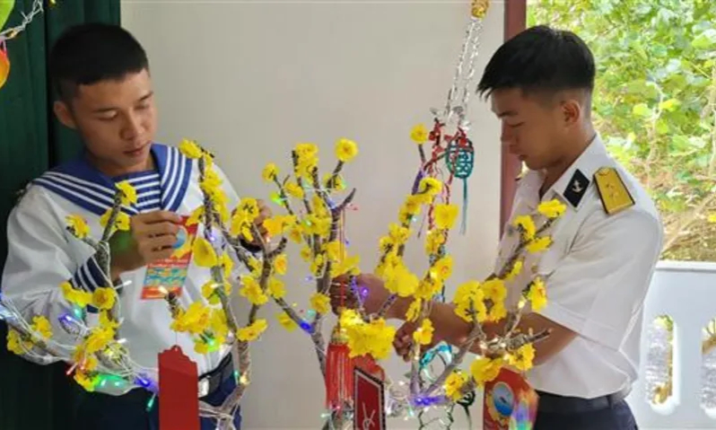 Warm Tết atmosphere covers Trường Sa Island District
