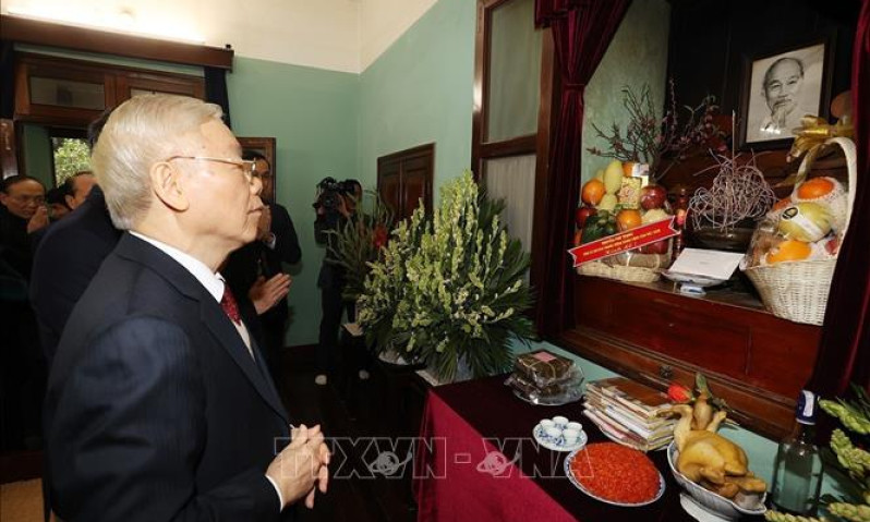 Tổng Bí thư Nguyễn Phú Trọng dâng hương tưởng niệm Chủ tịch Hồ Chí Minh