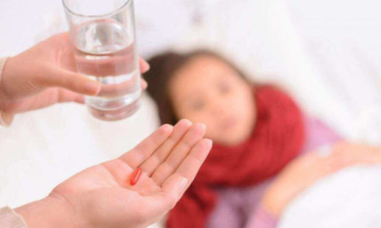 Những loại thuốc cần có cho trẻ khi về quê, du lịch dịp Tết