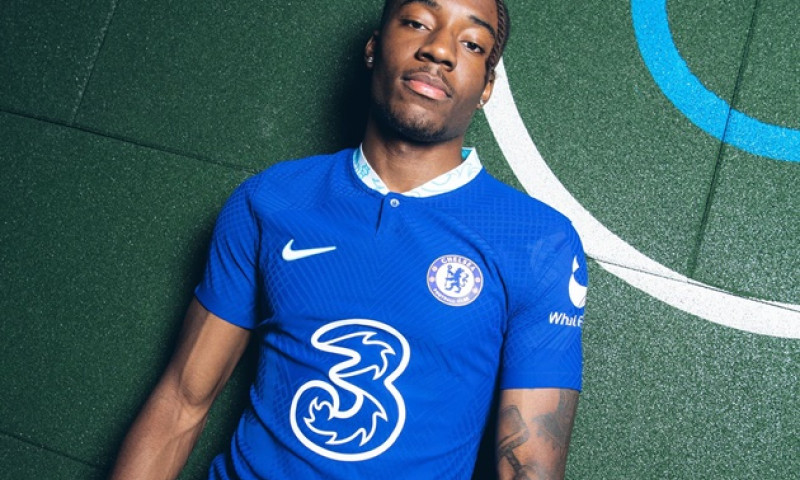Chelsea công bố tân binh thứ 6