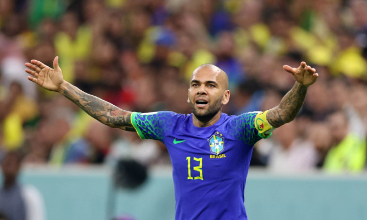 Cảnh sát Barcelona bắt Dani Alves