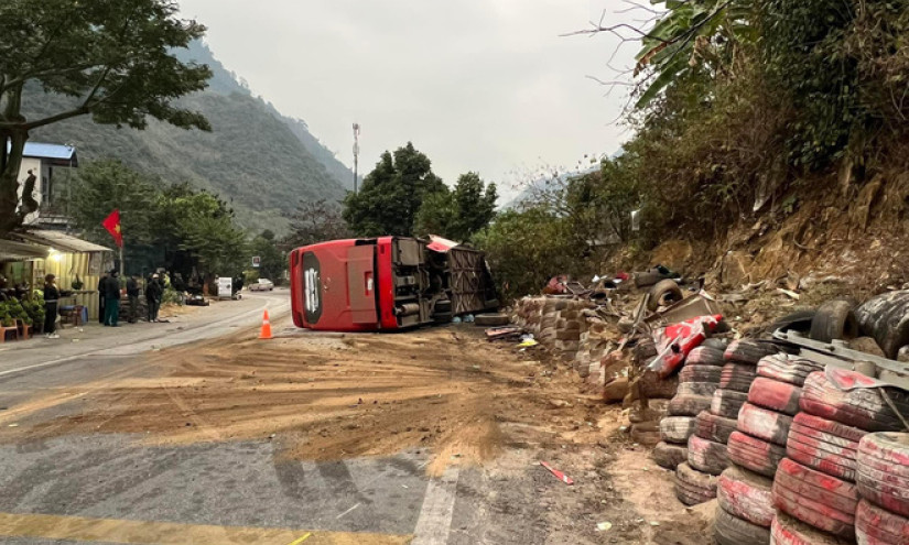 Khởi tố vụ án xe khách gây tai nạn liên hoàn làm 3 người chết, 2 người bị thương