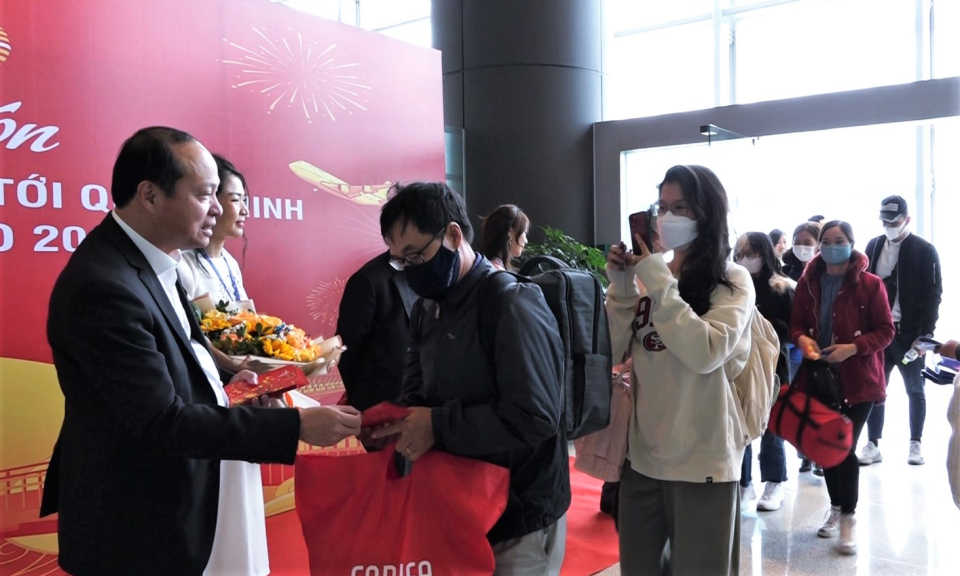 Sân bay Vân Đồn đón chuyến bay đầu tiên năm Quý Mão 2023