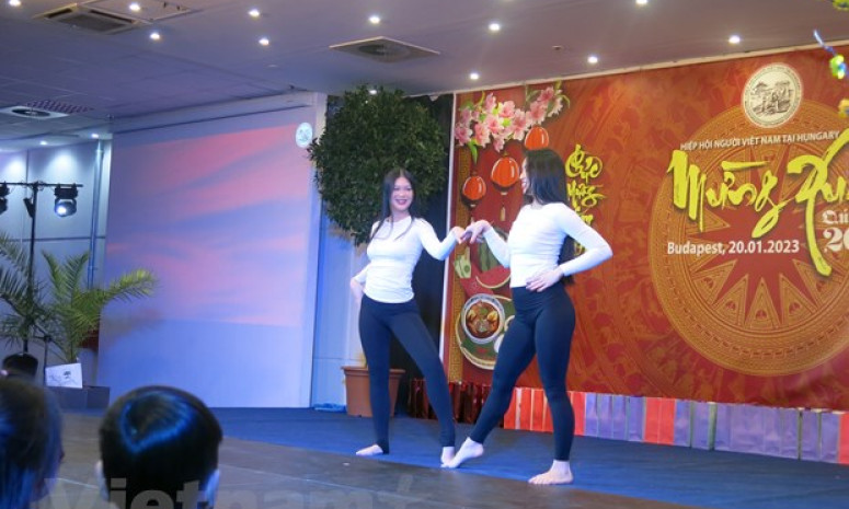 Chương trình "mừng Xuân Quý Mão" của bà con Việt Nam tại Hungary