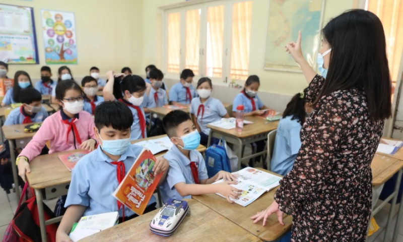 Năm 2023, giáo viên mong sống được bằng lương, dạy thật, thi thật