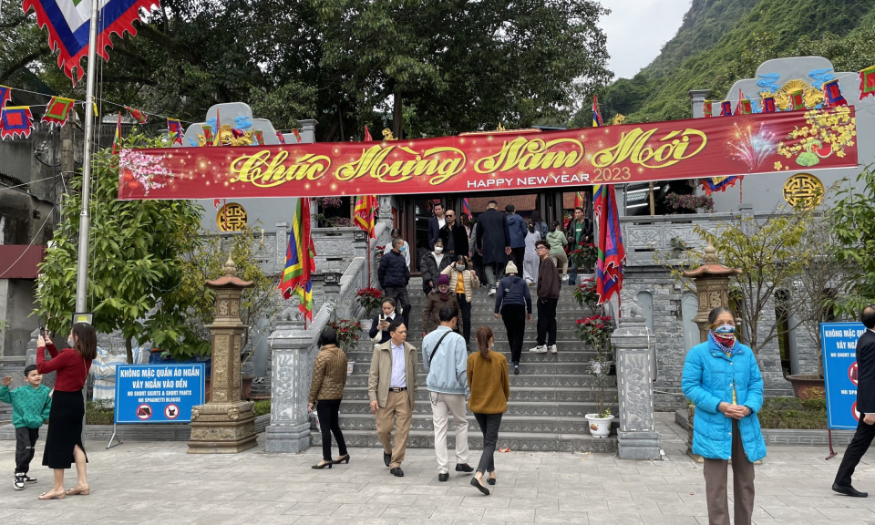 Du lịch tâm linh hút khách đầu năm mới