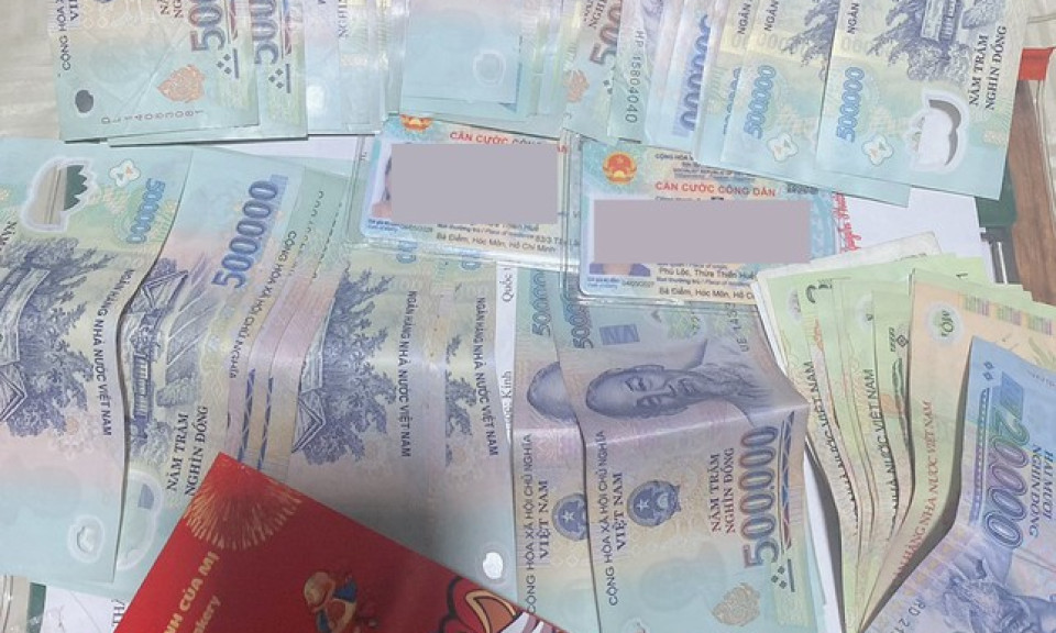 Hành khách quên 35 triệu đồng trên chuyến tàu mùng 1 Tết