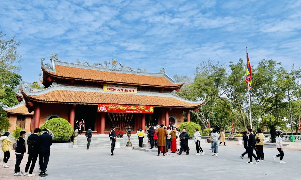 Khu di tích nhà Trần hút khách dịp đầu Xuân