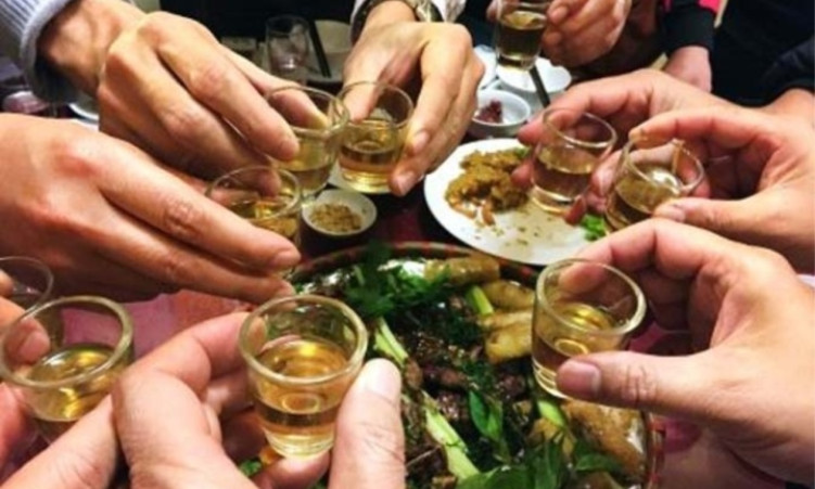 Uống rượu, bia quá chén gây hại cho gan thế nào?