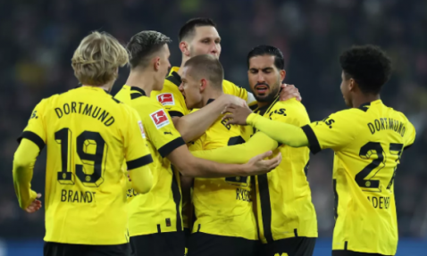 Dortmund thắng ngược nhờ bàn thắng ở phút 90+3
