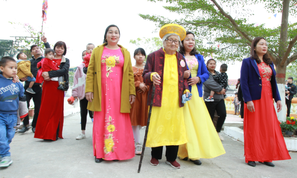 Tien Cong Temple festival officially kicks off