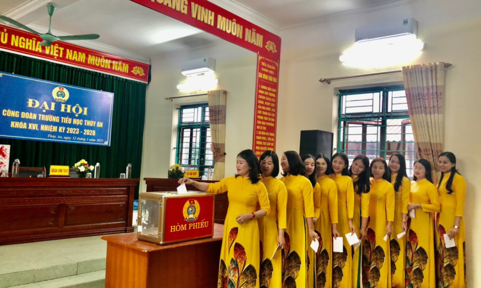 Tích cực hoàn thành đại hội công đoàn các cấp 