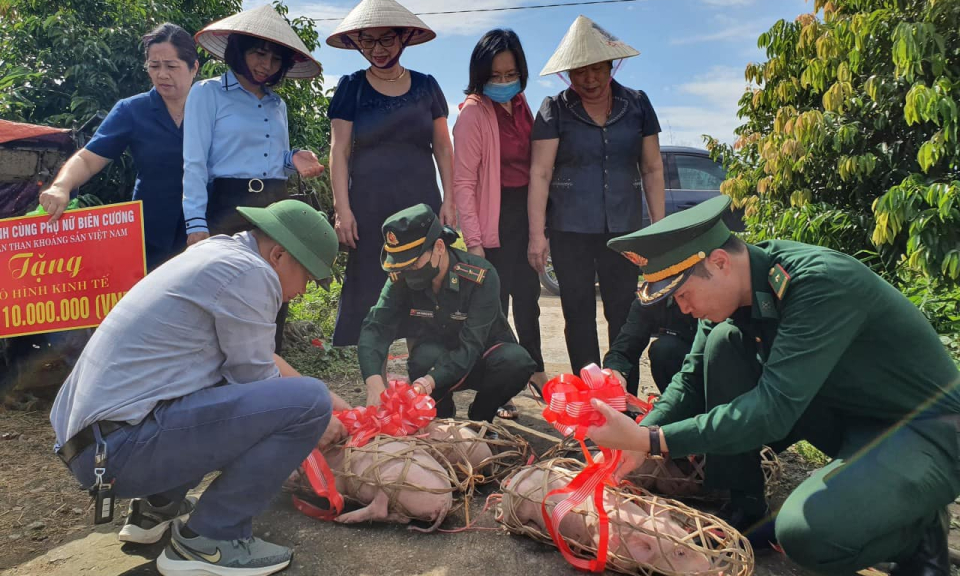  Đồng hành cùng phụ nữ vùng biên