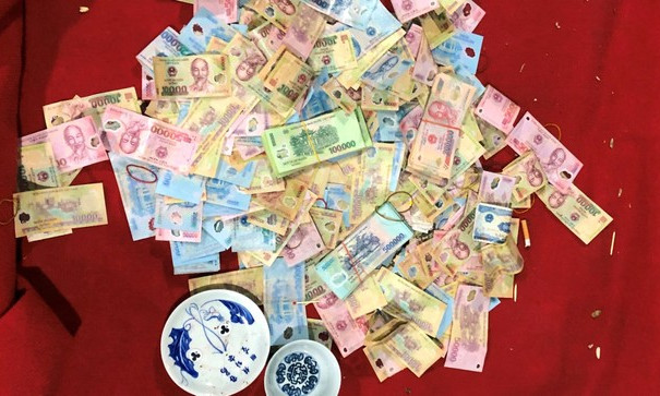Bắt 51 con bạc trên sới xóc đĩa ngày Tết