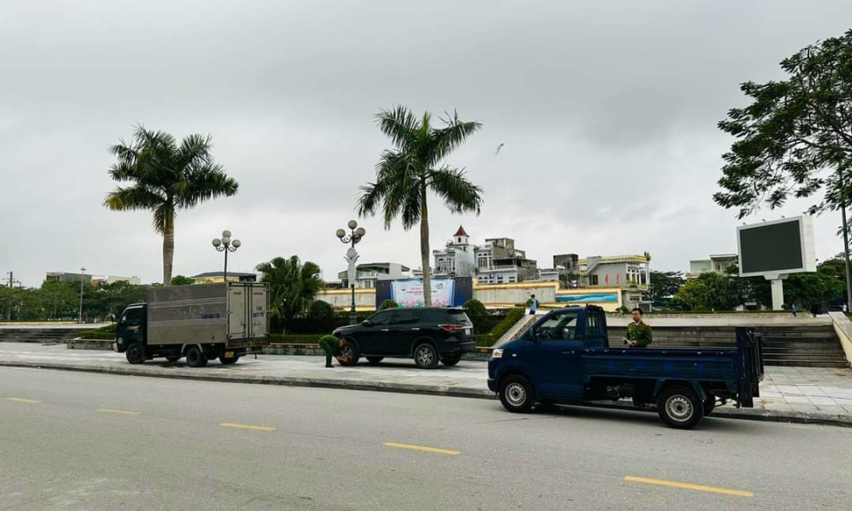 Thị trấn Quảng Hà: Mất ATGT do dừng, đỗ xe không đúng quy định