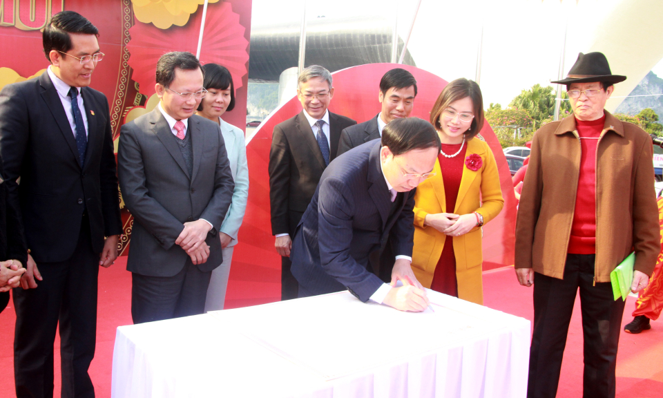 Khai bút Xuân Quý Mão 2023
