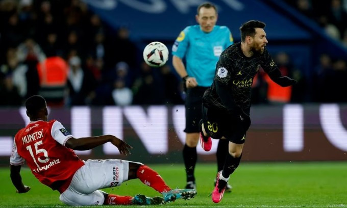 PSG rơi chiến thắng phút bù giờ