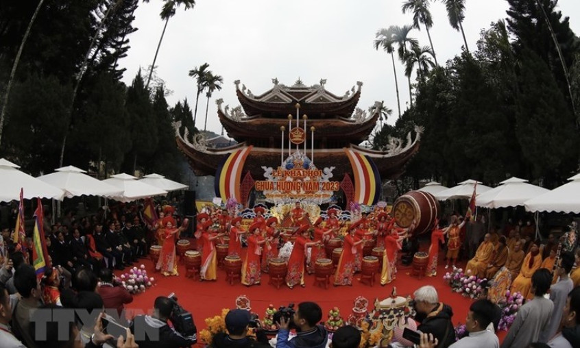 In pictures: Huong Pagoda Festival officially opens