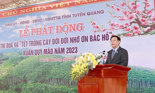Chủ tịch Quốc hội phát động thi đua và Tết trồng cây tại Tuyên Quang