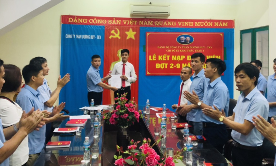 Đảng bộ Than Quảng Ninh: Tạo nguồn và phát triển đảng viên mới