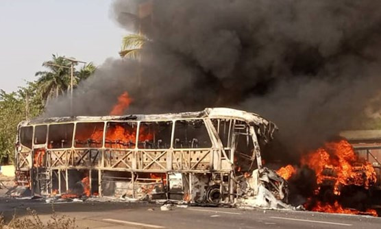 Benin: Xe buýt bốc cháy sau khi va chạm xe tải, 22 người thiệt mạng