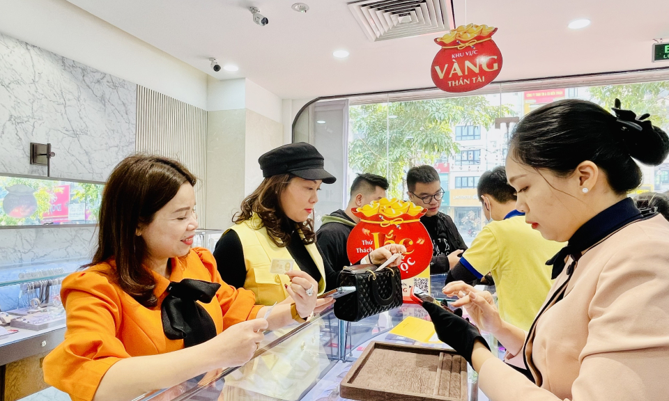 Nhộn nhịp thị trường ngày vía Thần Tài