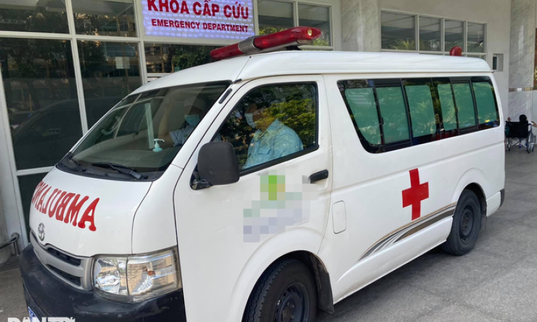 Bé trai té vào hồ cá Koi ở quán cà phê, tử vong khi cùng cha mẹ đi chơi Tết