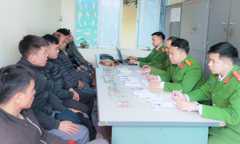 Công an Ba Chẽ bắt vụ đánh bạc, thu giữ số tiền trên 200 triệu đồng