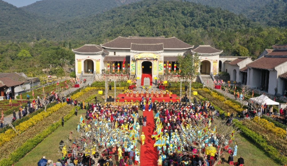 Toàn cảnh Khai hội Xuân Yên Tử 2023 - Hội Xuân Yên Tử lễ hội là lớn nhất dịp đầu xuân tại Quảng Ninh, nơi đây đã trở thành điểm hẹn chào đón du khách trong và ngoài nước.