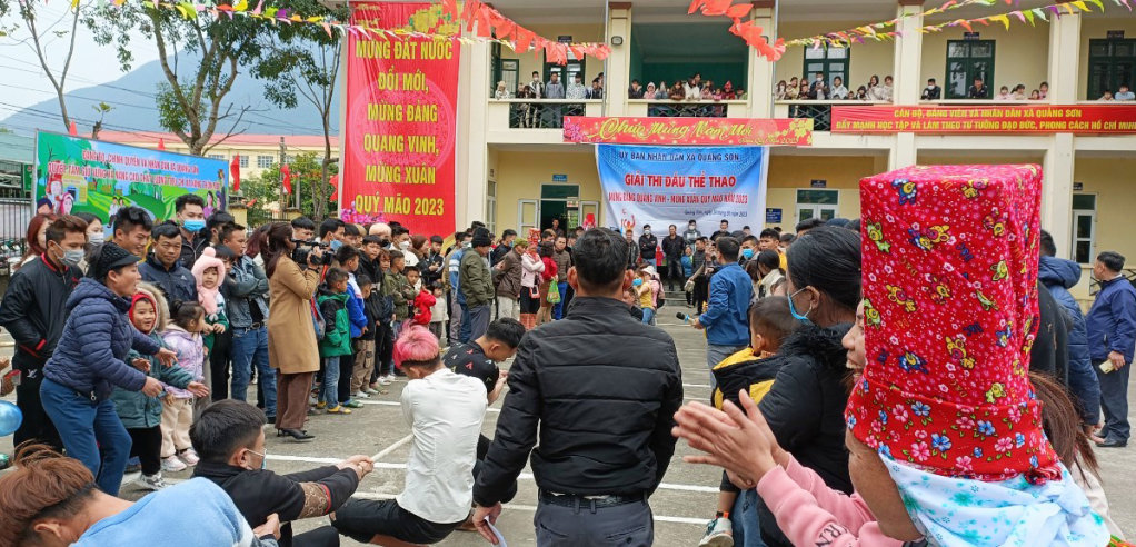 Người dân Quảng Sơn chung vui hoạt động thi đấu các môn thể thao dân tộc dịp đầu năm mới.