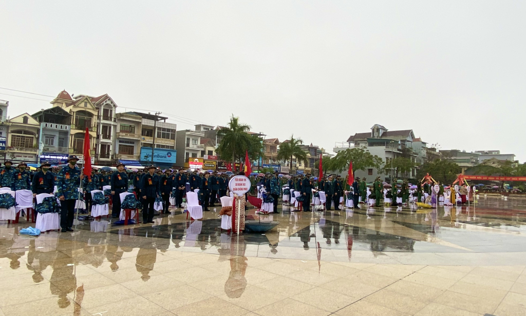 142 tân binh của huyện Hải Hà sẵn sàng lên đường nhập ngũ tại buổi lễ giao nhận quân năm 2023