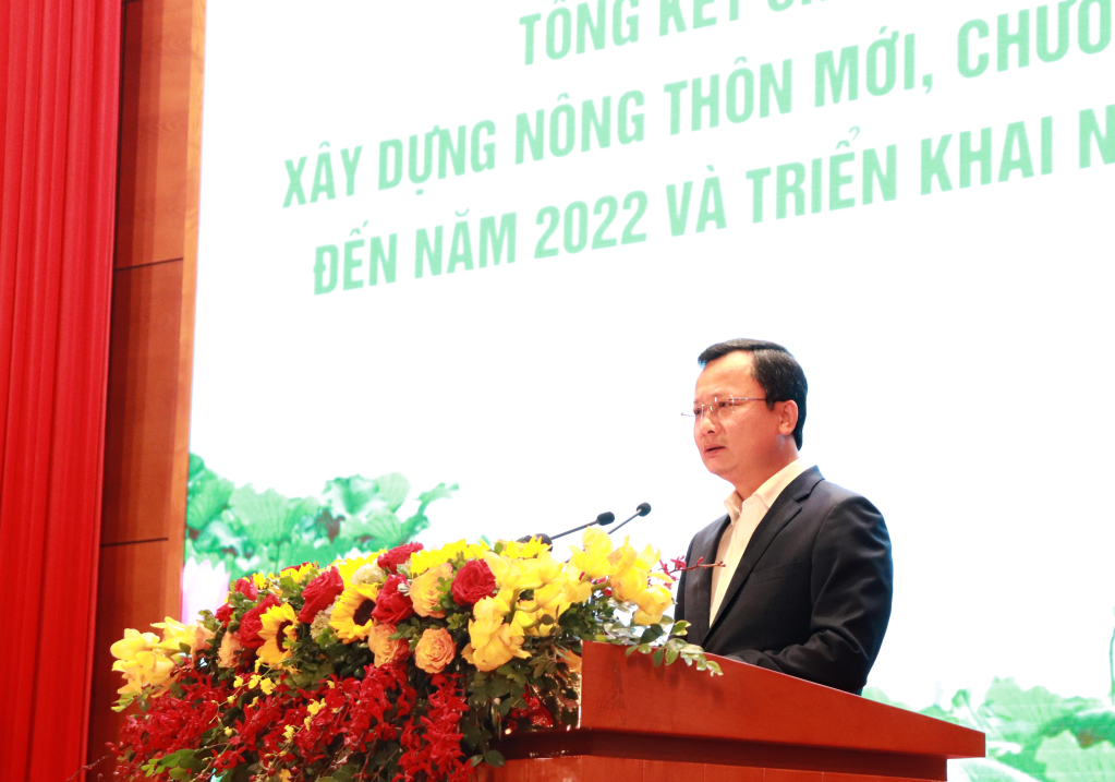 Quyền Chủ tịch UBND tỉnh Cao Tường Huy phát biểu tại hội nghị. 