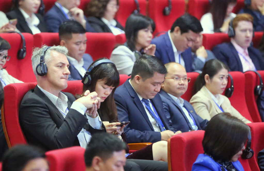 Đông đảo doanh nghiệp, nhà đầu tư trong nước và nước ngoài tham dự hội nghị.