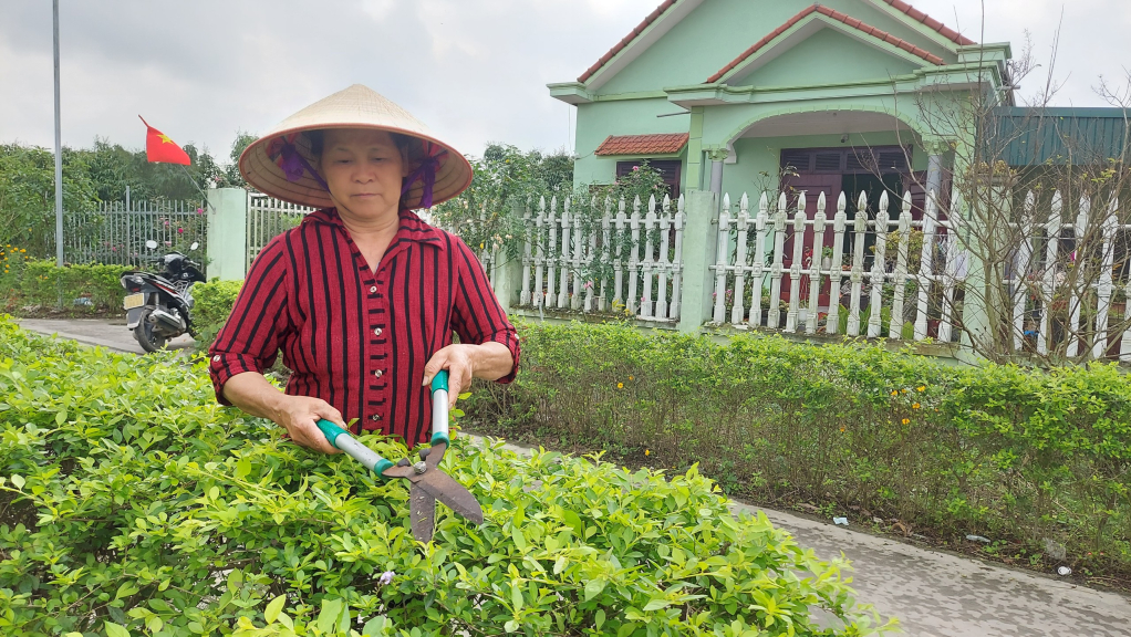 Người dân thôn Tân Lập (xã Hồng Thái Đông) tích cực tham gia, hưởng ứng các phần việc xây dựng môi trường nông thôn sáng-xanh-sạch-đẹp.