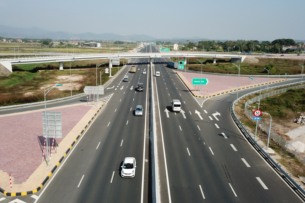 Cao tốc Hạ Long - Hải Phòng - Một trong những hạ tầng giao thông quan trọng kết nối tỉnh Quảng Ninh với TP Hải Phòng.