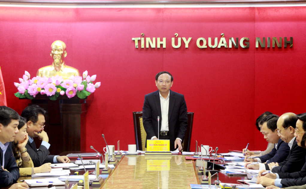 Đồng chí Nguyễn Xuân Ký, Ủy viên Trung ương Đảng, Bí thư Tỉnh ủy, Chủ tịch HĐND tỉnh chủ trì và kết luận hội nghị BTV Tỉnh ủy.