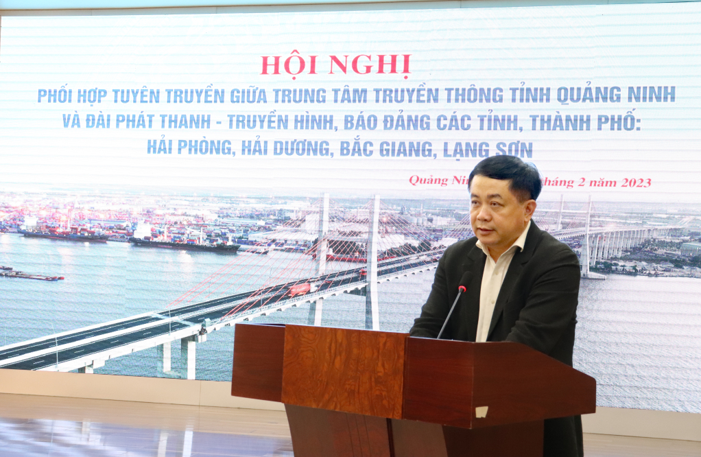 Đồng chí Mai Vũ Tuấn, Giám đốc, Tổng biên tập Trung tâm truyền thông tỉnh Quảng Ninh phát biểu khai mạc hội nghị. 