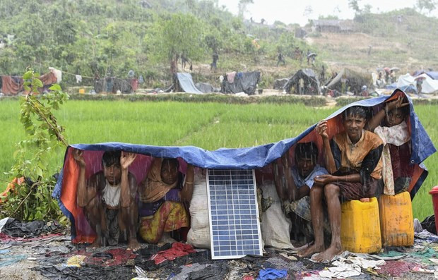 Thieu kinh phi, LHQ cat giam vien tro luong thuc cho nguoi Rohingya hinh anh 1