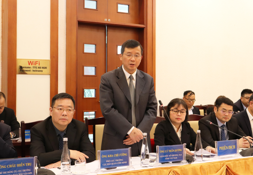  Ông Lý Thần Dương, Giám đốc Sở Thương mại tỉnh Vân Nam làm trưởng đoàn công tác tỉnh Vân Nam (Trung Quốc) phát biểu tại buổi làm việc.