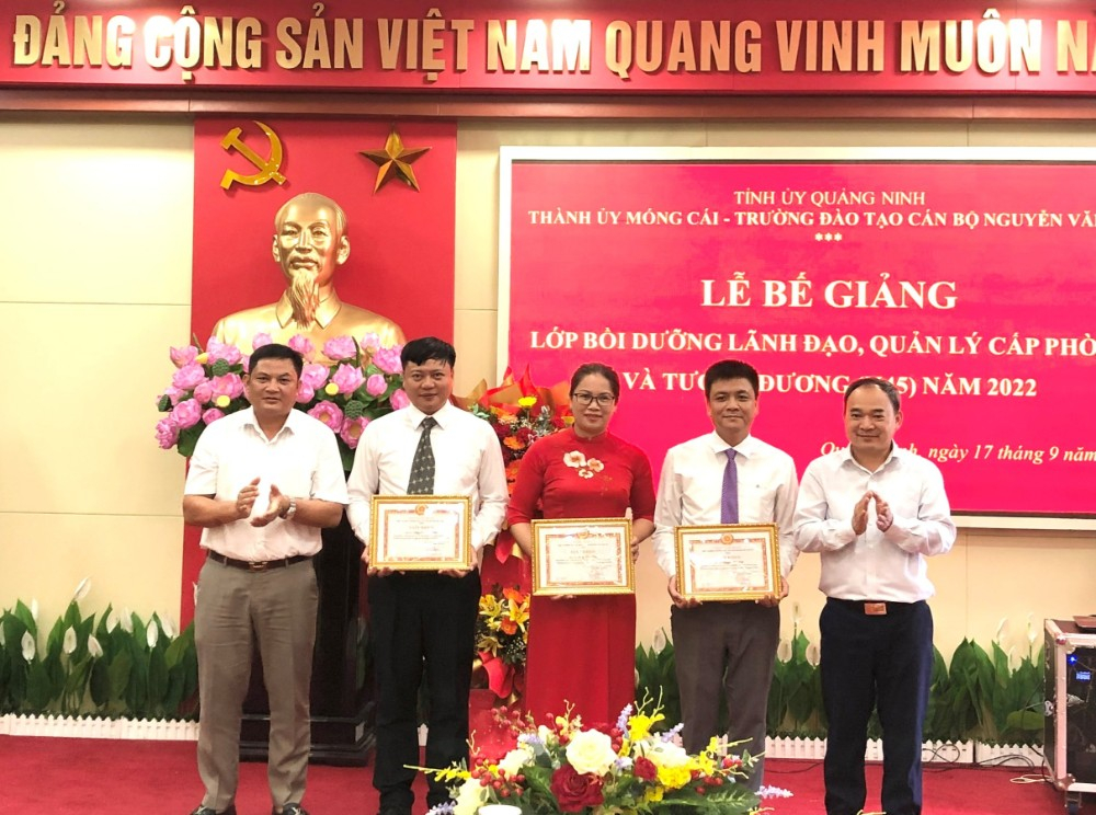 Cán bộ, công chức TP Móng Cái tham gia lớp bồi dưỡng lãnh đạo quản lý cấp phòng và tương đương (K45) năm 2022. Ảnh: Trung tâm TT-VH Móng Cái