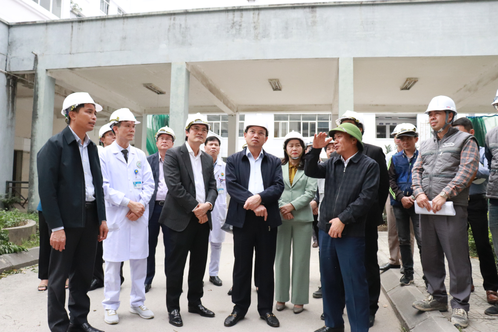 Bí thư Tỉnh ủy Nguyễn Xuân Ký kiểm tra tiến độ xây dựng Bệnh viện Phổi Quảng Ninh.