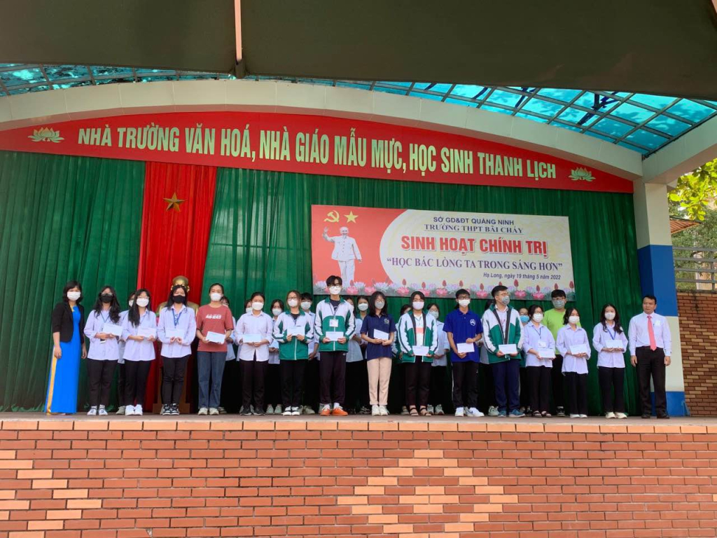 Trường THPT Bãi Cháy (TP Hạ Long) tổ chức buổi sinh hoạt chính trị