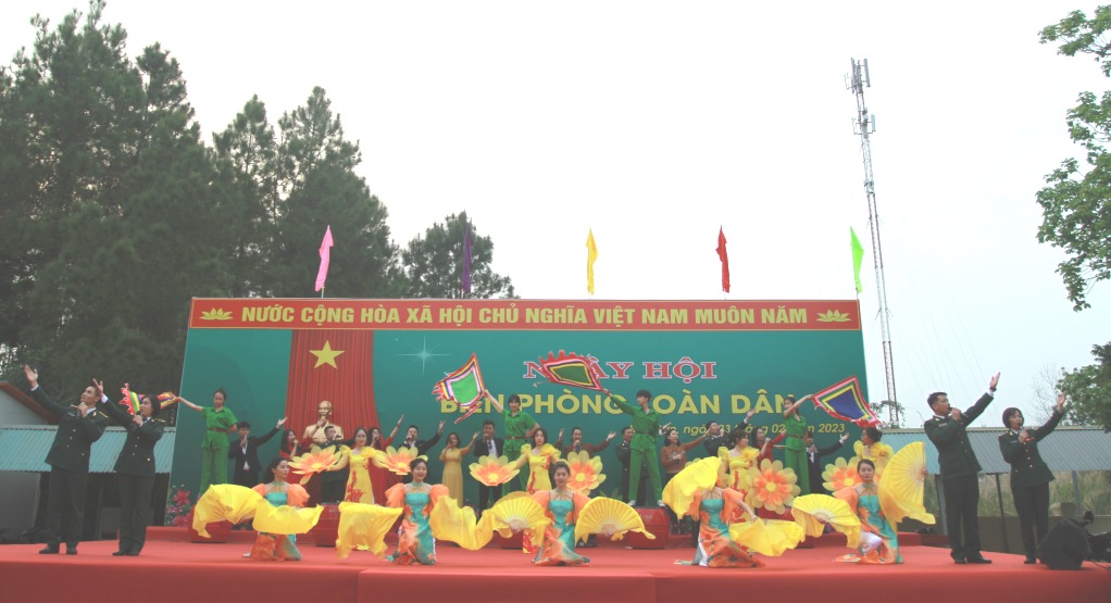 Màn hát múa “Hội biên phòng toàn dân” tại Ngày Hội biên phòng toàn dân xã Bắc Sơn, TP Móng Cái năm 2023.